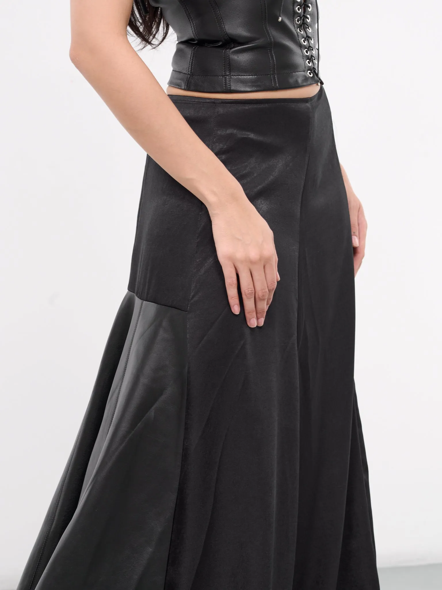 Bi Long Skirt (SK010-W-PL0005-BLACK)