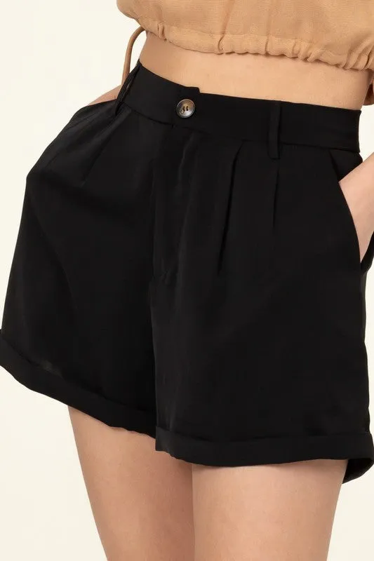 PLEATED CUFF HEM SHORTS